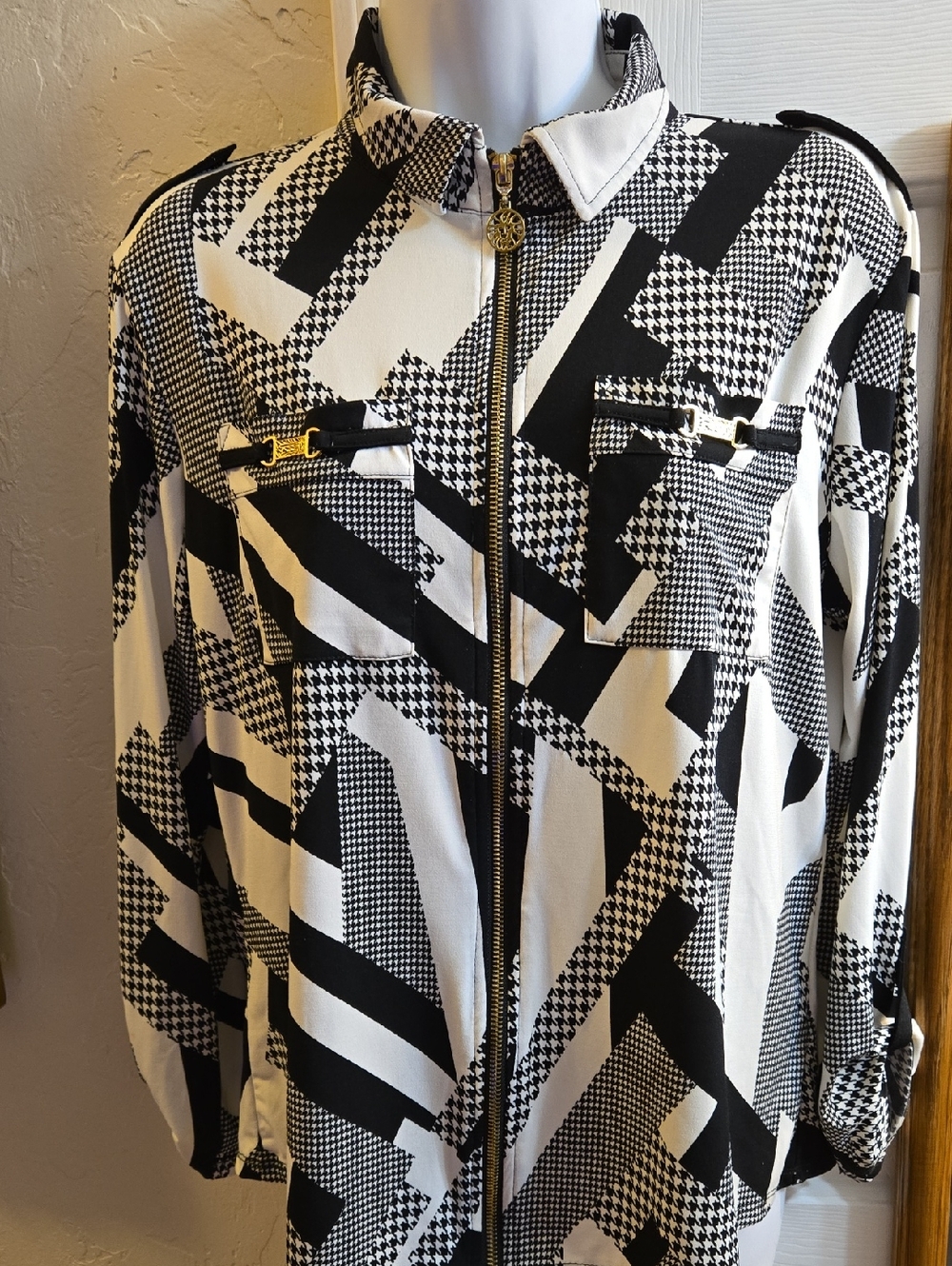 Anne Klein Black and White Geometric Zip-Front Shirt